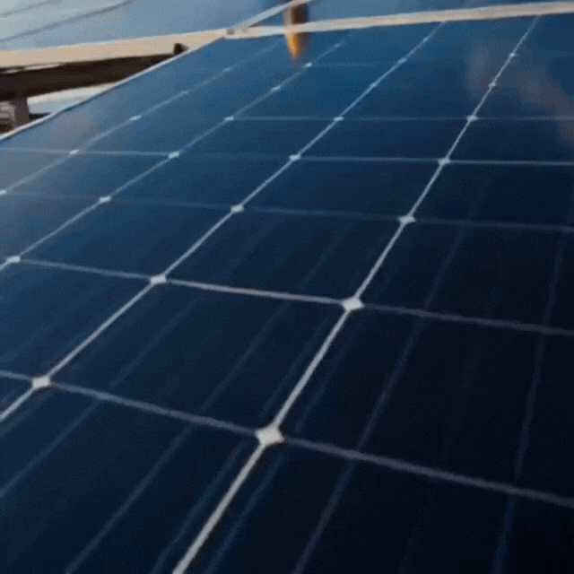 Video animado de mantenimiento a paneles solares
